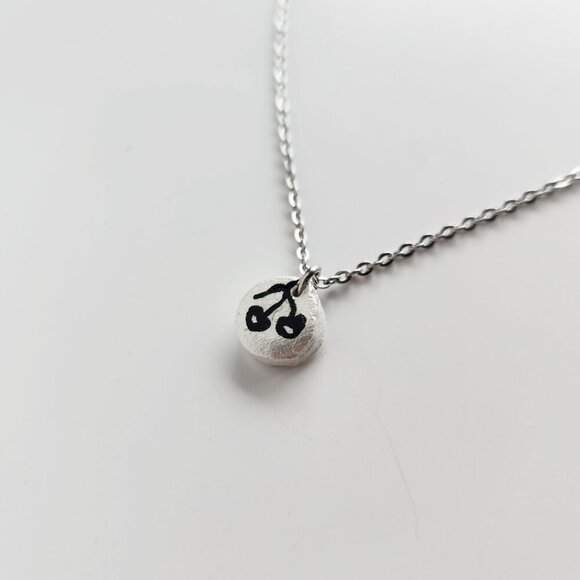 Dainty mini black cherry iridescent necklace with a small silver chain - Picture 5 of 10